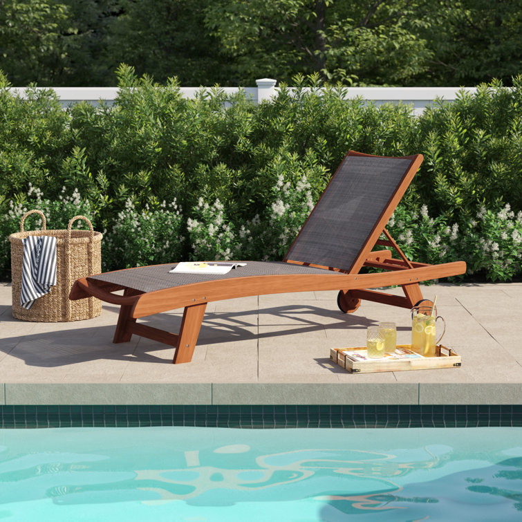 Wicker eucalyptus online lounger